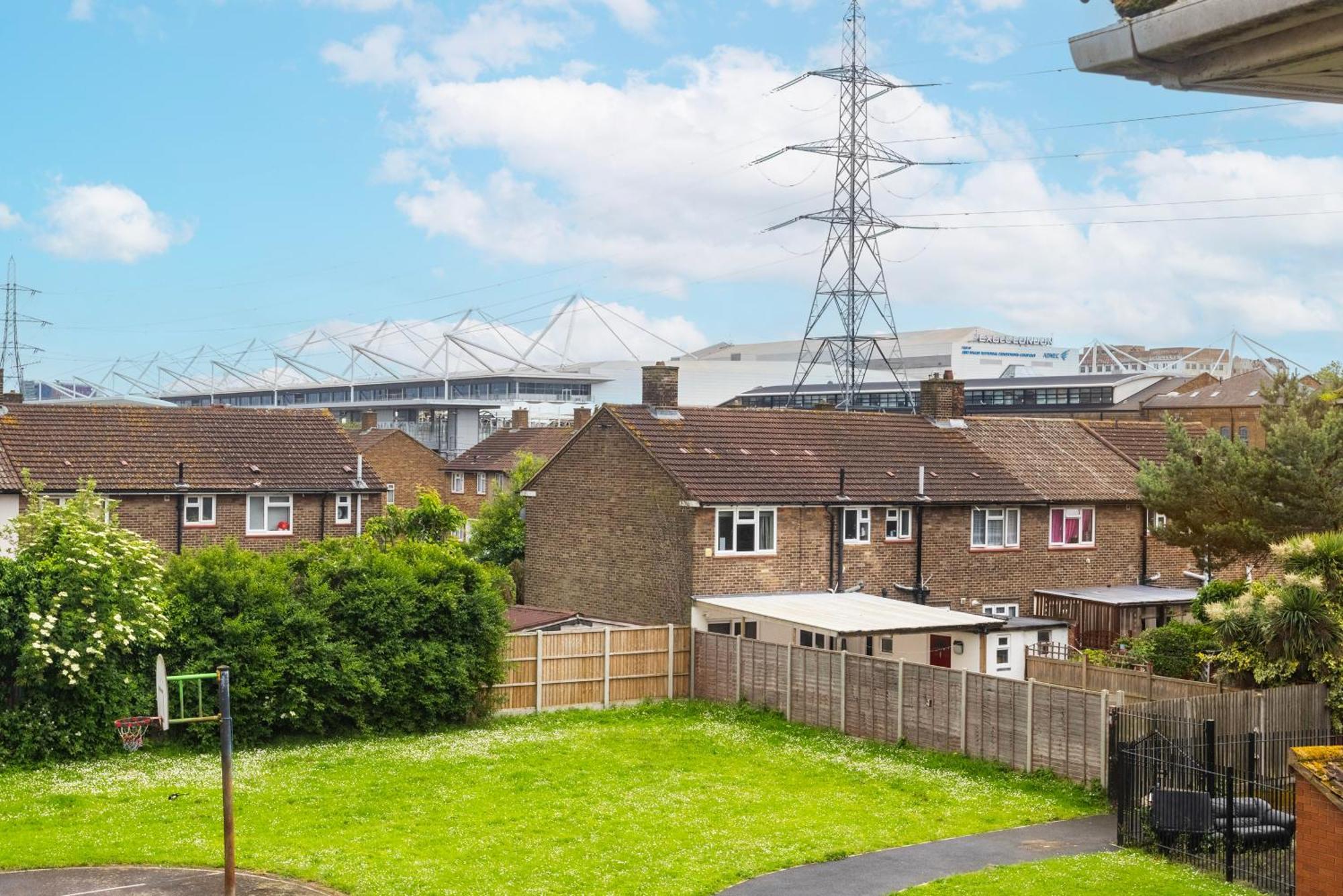 Excel O2 Stunning Large 3 Bedroom Apartment With Balcony Londres Exterior foto